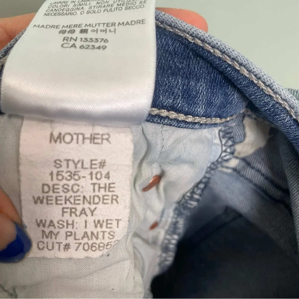 Mother The Weekender Fray Wash I Wet My Plants Blue Size 33 Distressed‎ Hem
